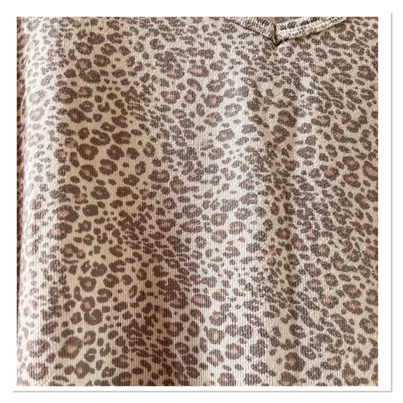 AMERICAN EAGLE Soft & Sexy Animal Print Plush Top - Picture 6 of 8